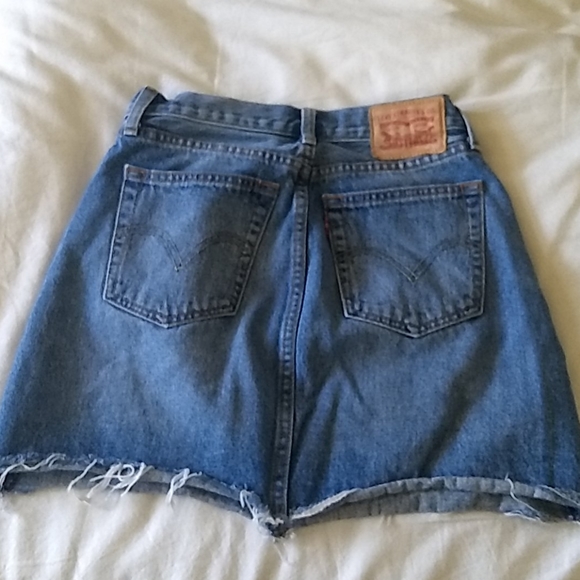 Levi's Denim Skirt in Size 24 - Picture 3 of 4